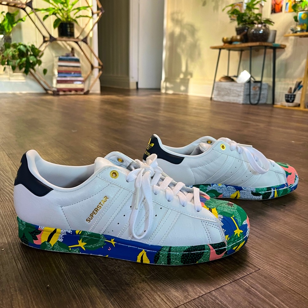 Addidas superstars womens 8.5